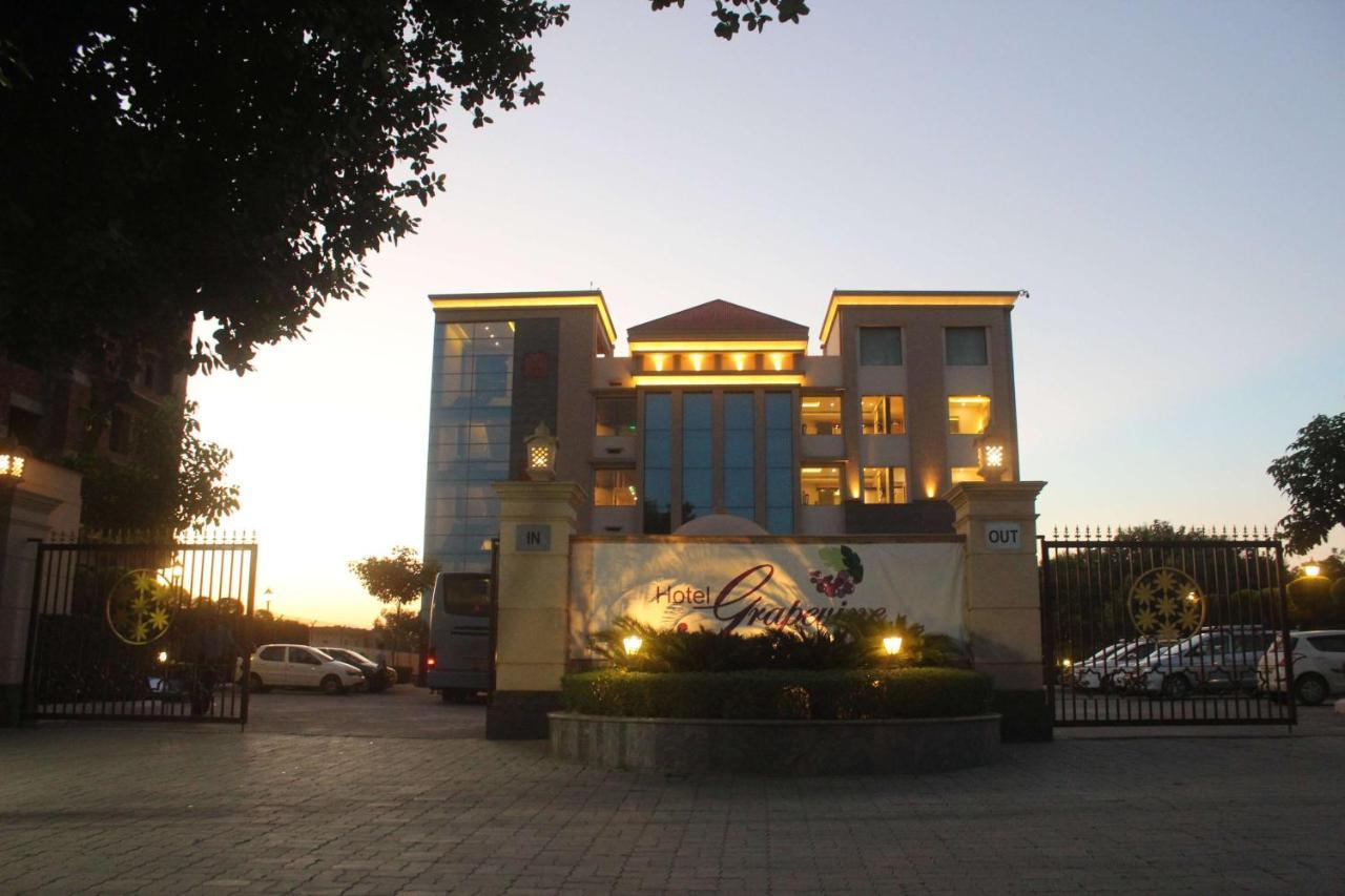 Ramada By Wyndham Varanasi Katesar Chandauli エクステリア 写真