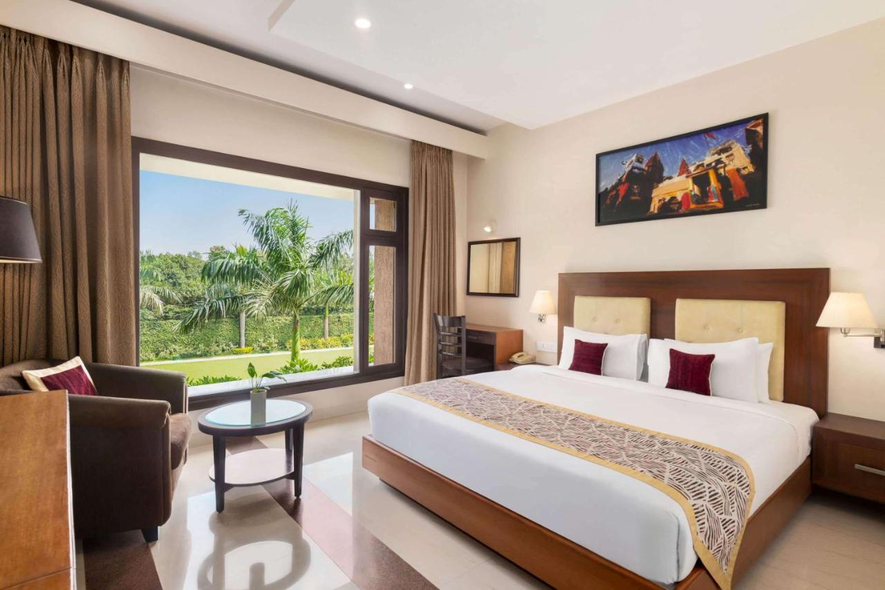 Ramada By Wyndham Varanasi Katesar Chandauli エクステリア 写真