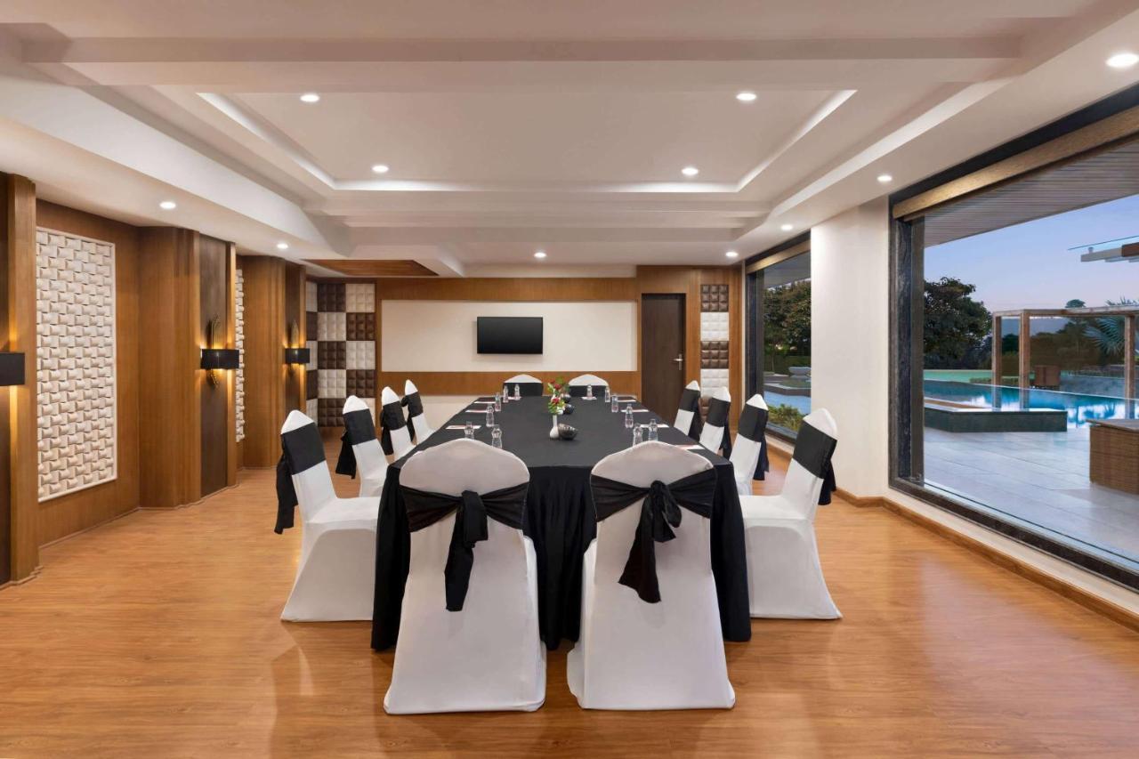 Ramada By Wyndham Varanasi Katesar Chandauli エクステリア 写真