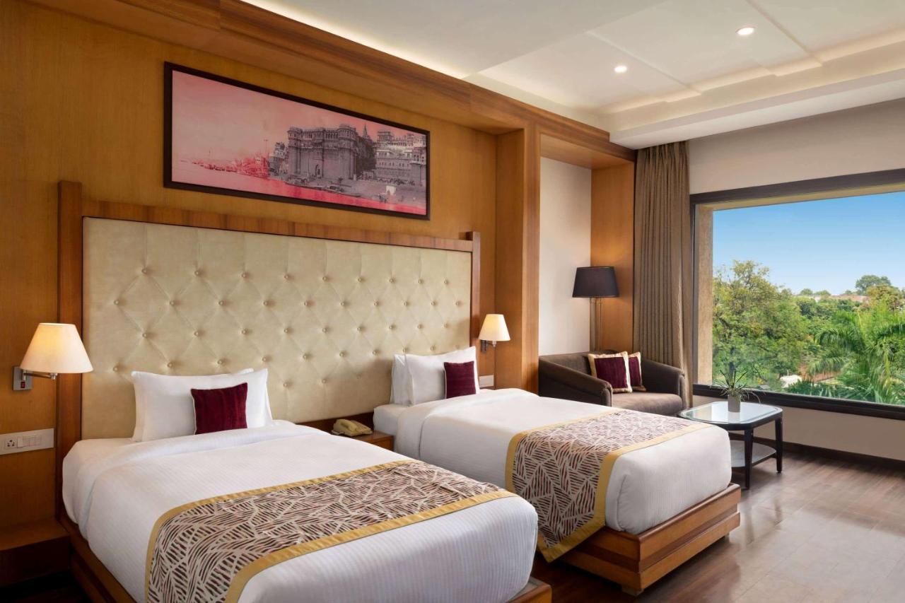 Ramada By Wyndham Varanasi Katesar Chandauli エクステリア 写真