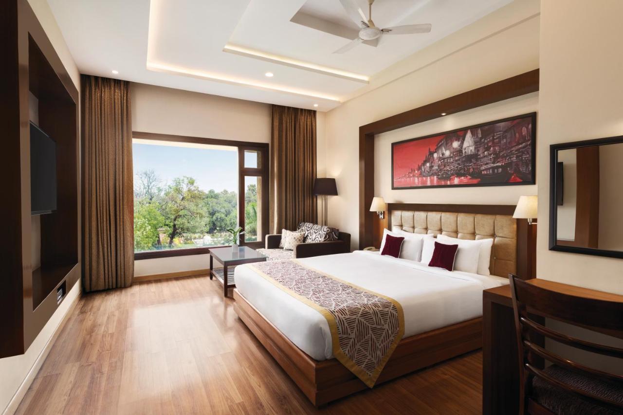 Ramada By Wyndham Varanasi Katesar Chandauli エクステリア 写真