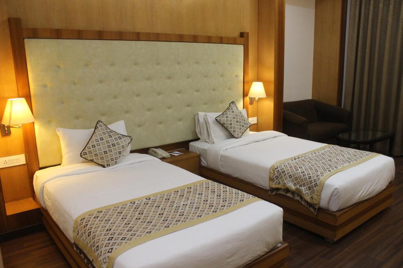 Ramada By Wyndham Varanasi Katesar Chandauli エクステリア 写真