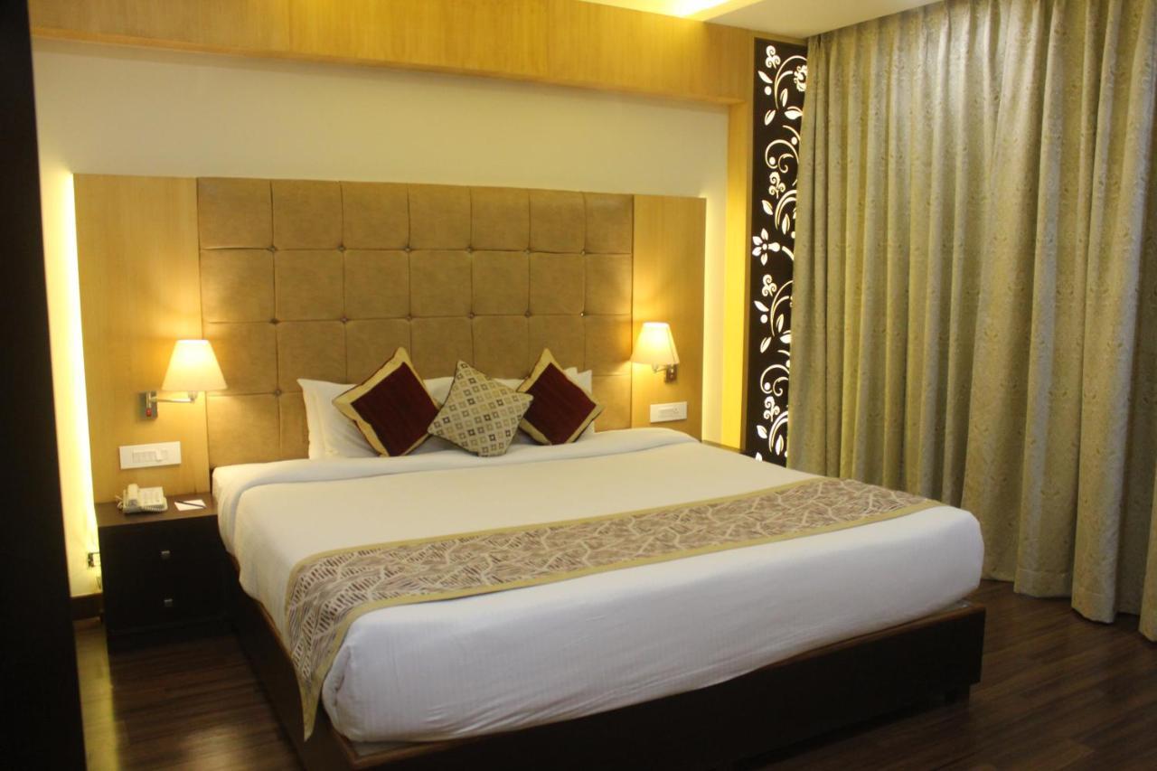 Ramada By Wyndham Varanasi Katesar Chandauli エクステリア 写真