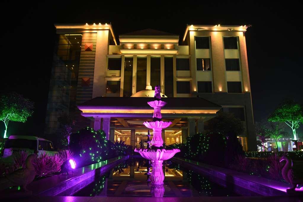 Ramada By Wyndham Varanasi Katesar Chandauli エクステリア 写真
