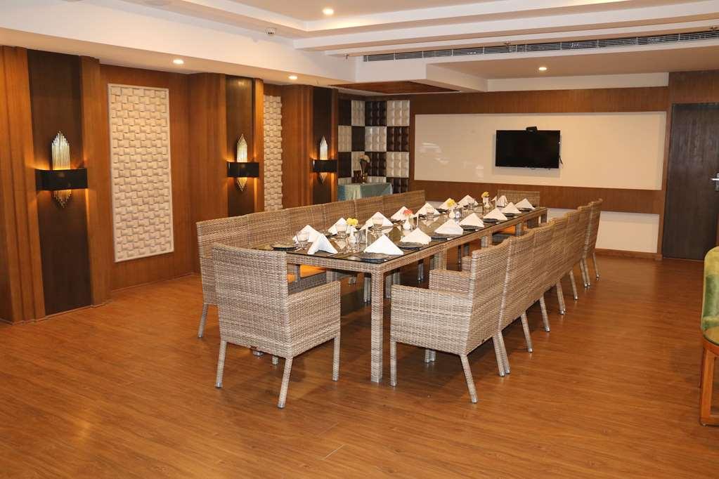 Ramada By Wyndham Varanasi Katesar Chandauli 設備 写真