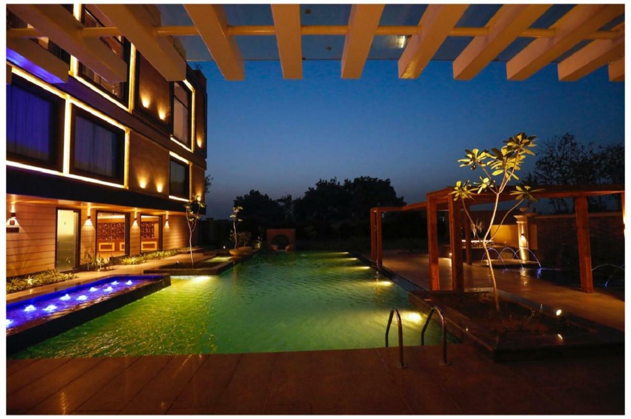 Ramada By Wyndham Varanasi Katesar Chandauli エクステリア 写真